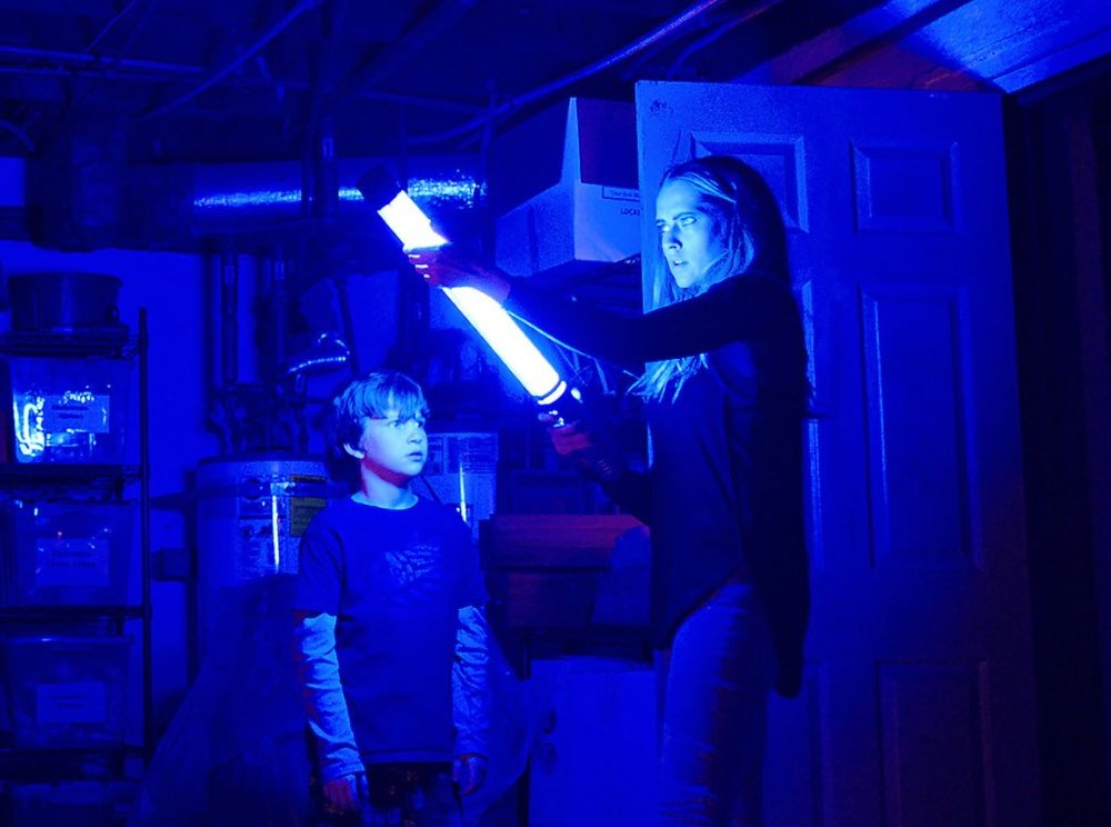 MV5BNDIwMzQzMjg0MV5BMl5BanBnXkFtZTgwMDYxNDgzOTE@._V1_SX1777_CR0,0,1777,744_AL_