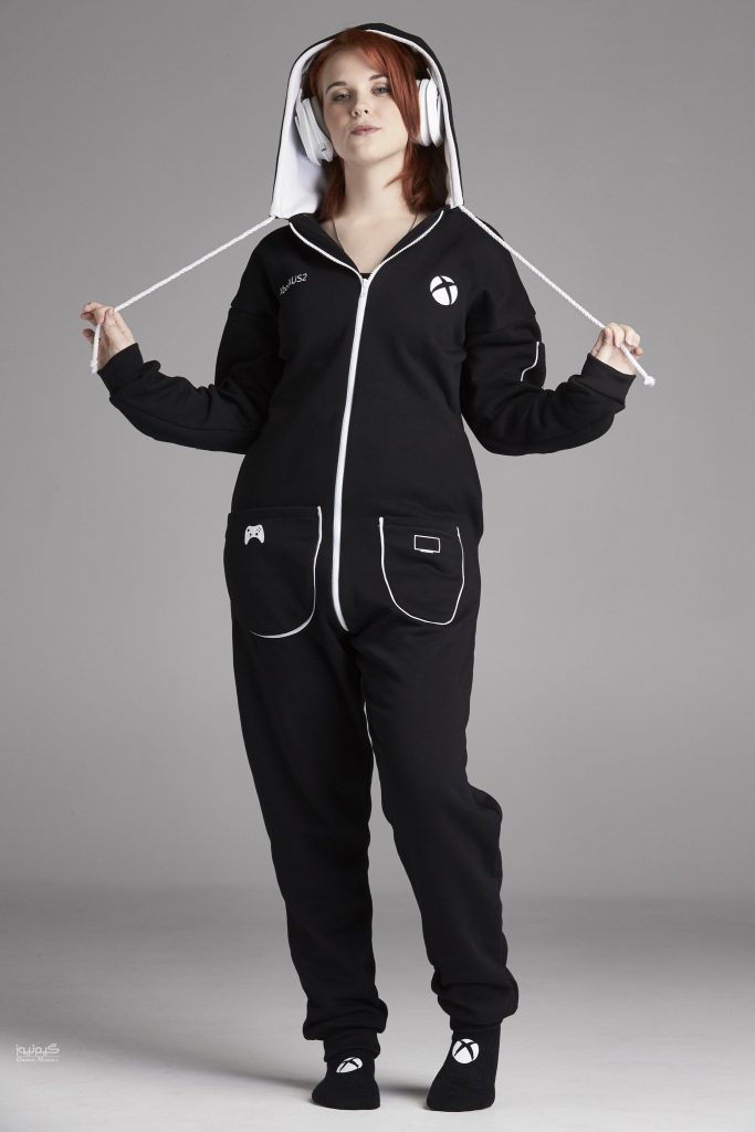 has-large-drawstring-hood
