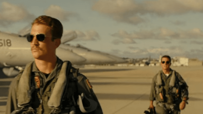 تام کروز و مایلز تلر در فیلم Top Gun: Maverick