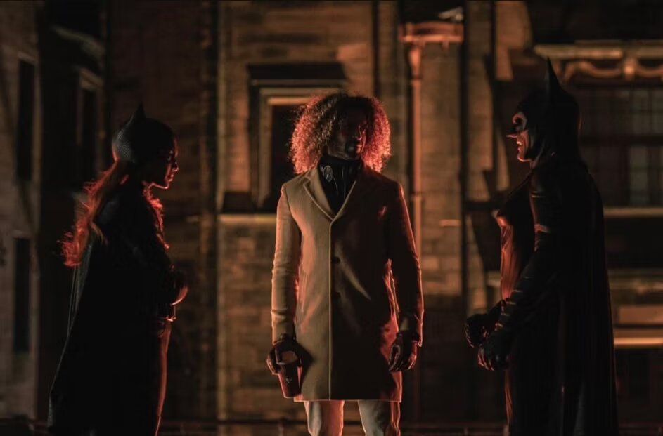 پس از بایگانی شدن فیلم Batgirl کارگردان این فیلم تصویری از پشت صحنه فیلم به اشتراک گذاشت.